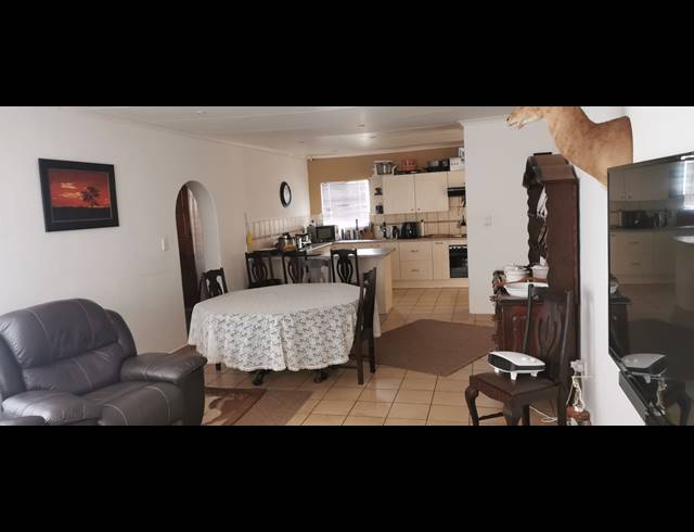 3 BEDROOM FREESTANDING FOR SALE IN SAFARI GARDENS